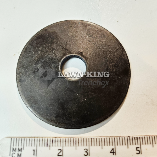 122160400/0: Stiga Group (Mountfield, Alpina etc) tractor and lawnmower elastic disk, dark grey with a circular fitting in the centre, against a ruler depicting 50mm and placed against a white background.