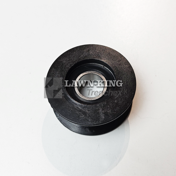 Zoomed out view of 325601570/1 black round pulley for the Stiga Group range of lawn tractors, including Alpina and Mountfield. This pulley is set flat against a white background.